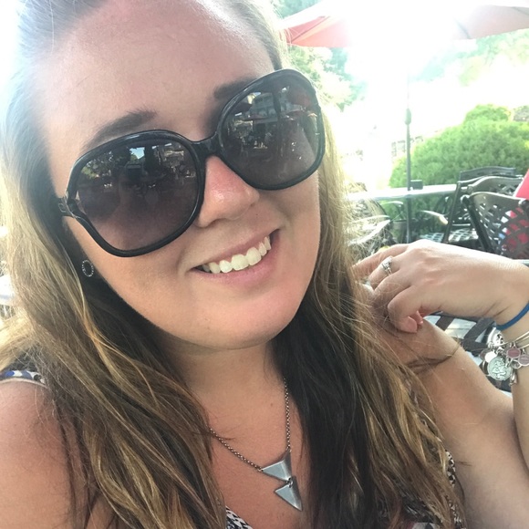 Meet your Posher, Jocelyn - Picture 1 of 1